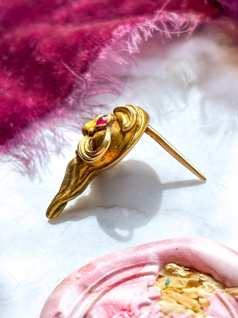 18k Art Nouveau Ruby Cabochon Gargoyle Tietack