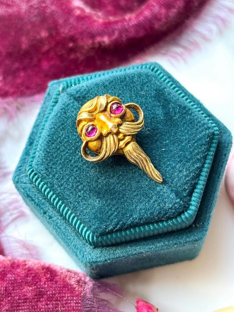 18k Art Nouveau Ruby Cabochon Gargoyle Tietack