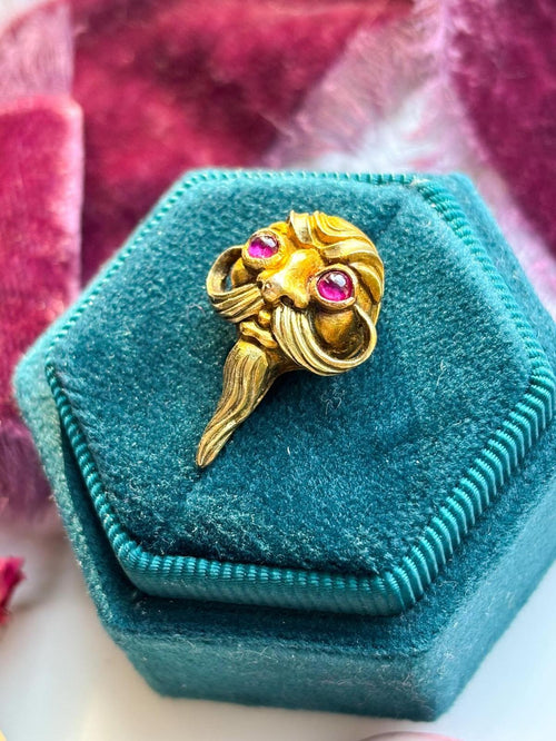 18k Art Nouveau Ruby Cabochon Gargoyle Tietack