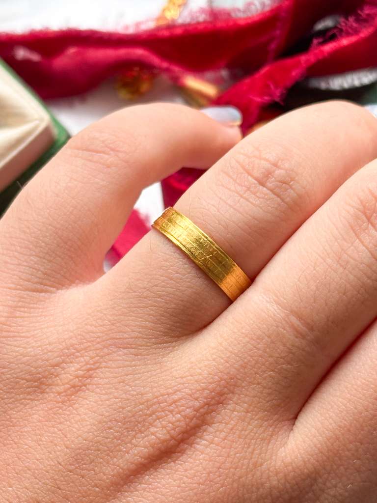 24k Vintage 4.75mm 3.46g Ring