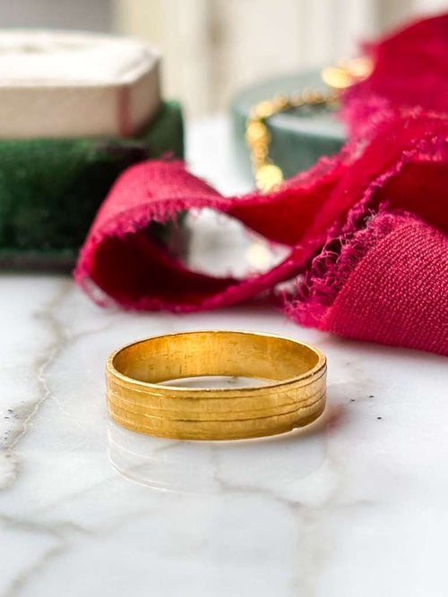 24k Vintage 4.75mm 3.46g Ring