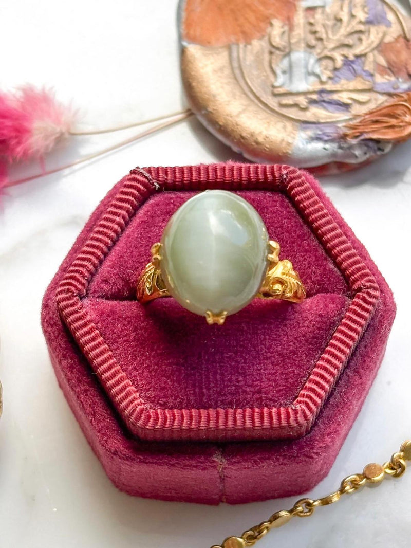 24k Vintage Cat's Eye Jade Cabochon Ring
