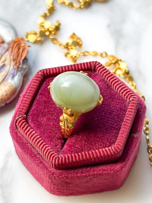 24k Vintage Cat's Eye Jade Cabochon Ring