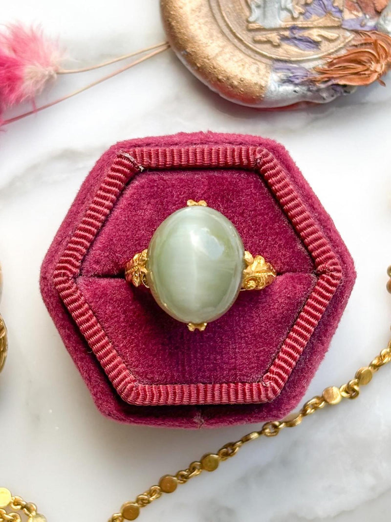 24k Vintage Cat's Eye Jade Cabochon Ring