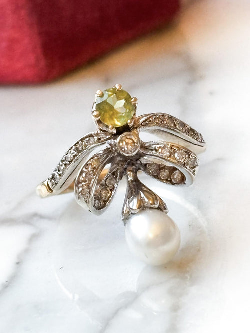 14k Antique Edwardian Peridot and Diamond Bow Gold Ring